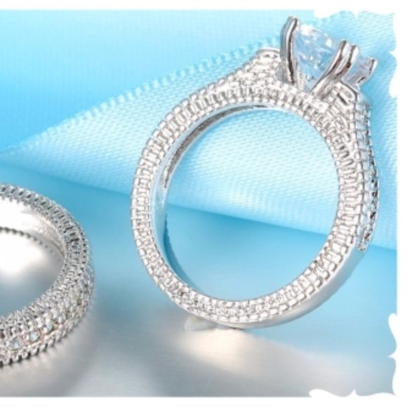 New Classy & Elegant Diamonique & Sterling Silver Wedding Ring Set - Picture 7 of 9